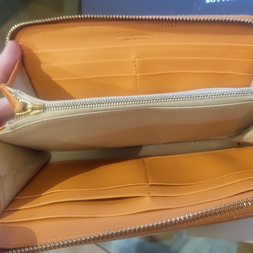 Bottega Venetta zippy wallet - Picture 7 of 16
